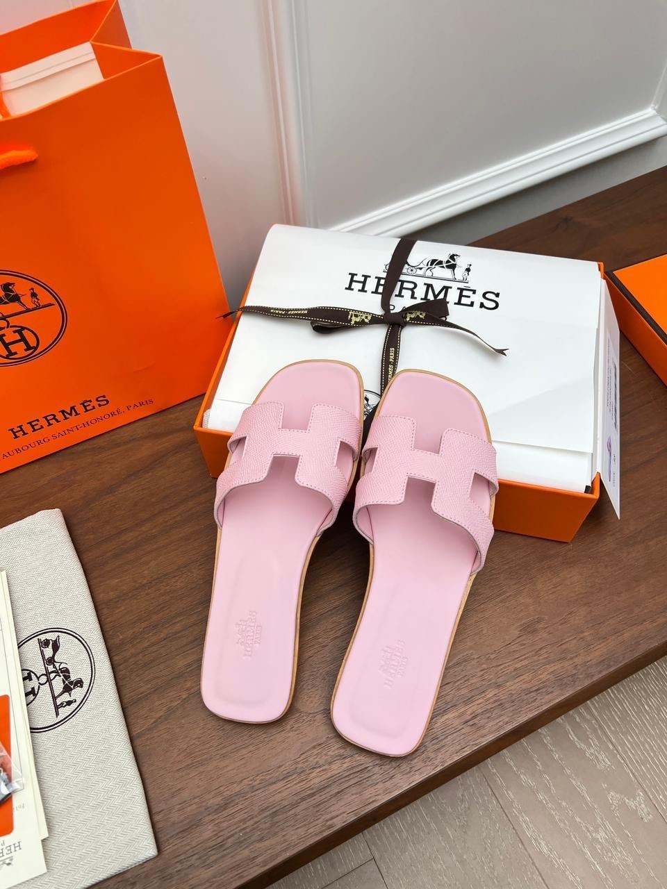 hermes шлепанцы,шлепки hermes женские,тапочки hermes,шлепки hermes,тапки hermes женские