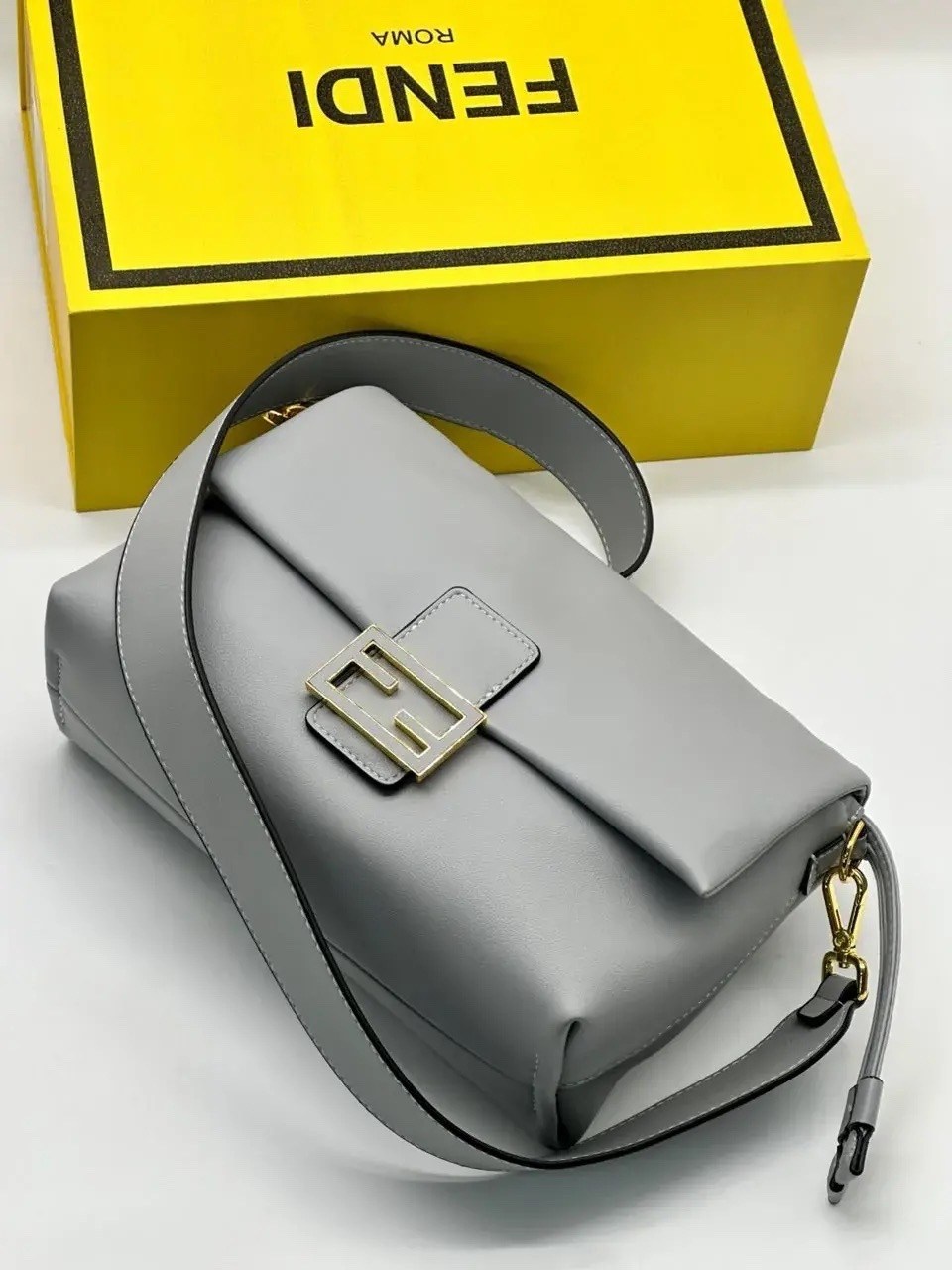сумка fendi,женская сумка fendi,сумка на плечо fendi,сумка,фенди сумка