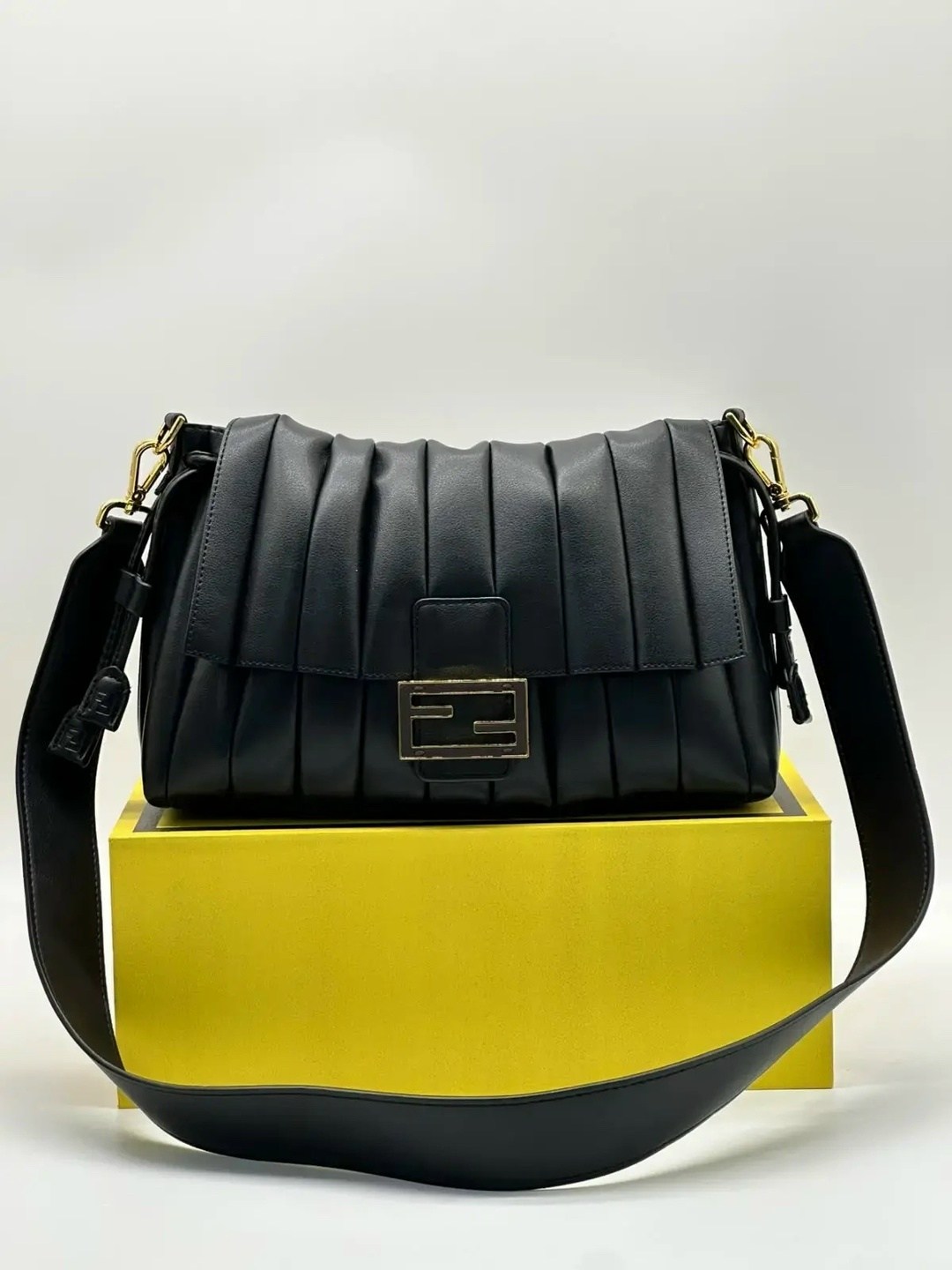 сумка fendi,женская сумка fendi,сумка fendi baguette,сумка фенди,fendi сумка fendi