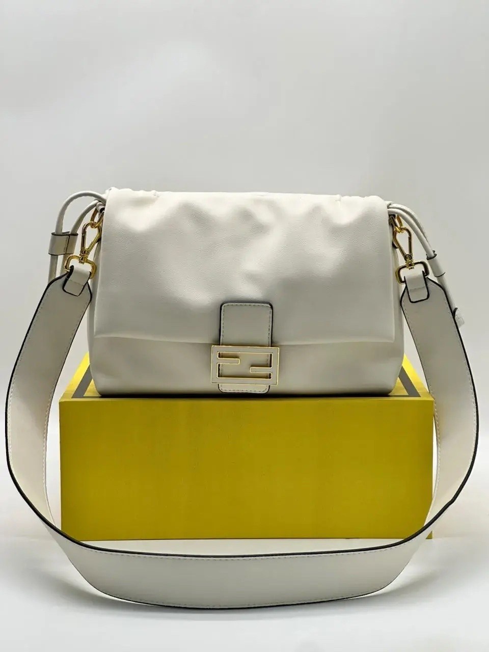 сумка fendi,женская сумка fendi,сумка на плечо fendi,сумка,фенди сумка