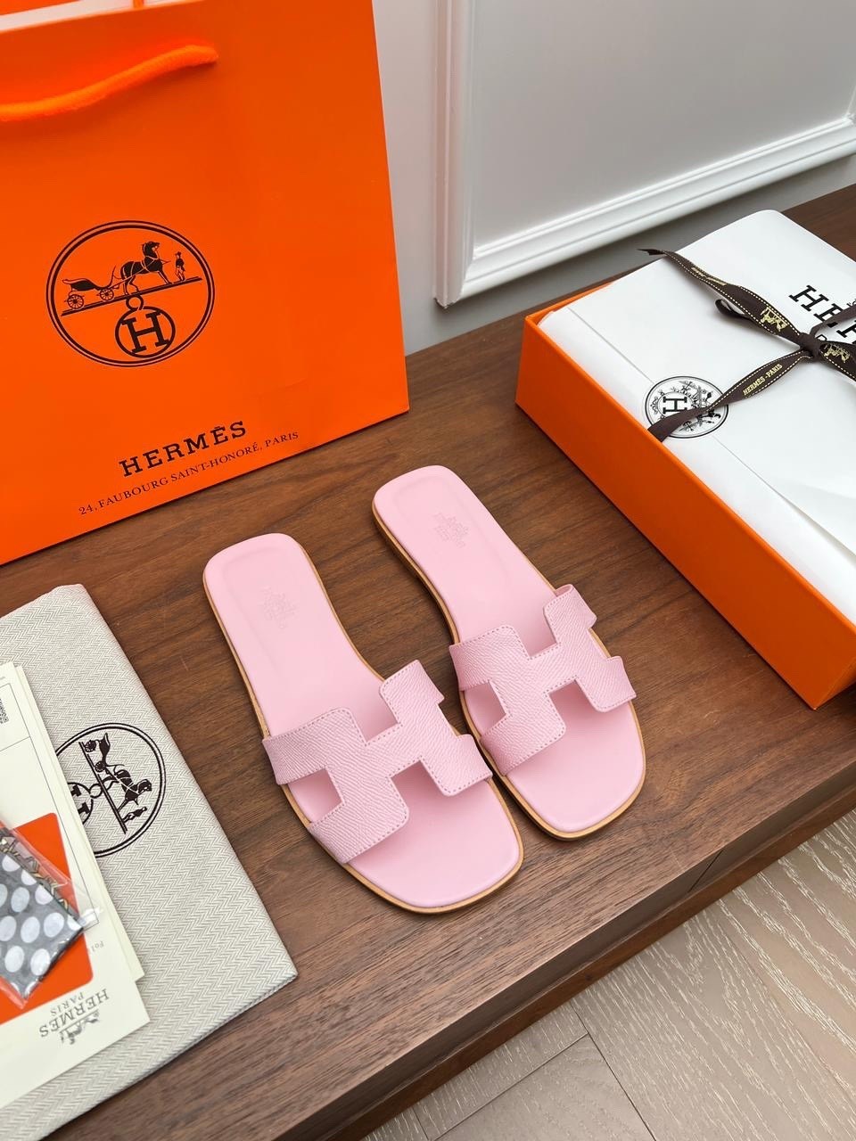 hermes шлепанцы,шлепки hermes женские,тапочки hermes,шлепки hermes,тапки hermes женские