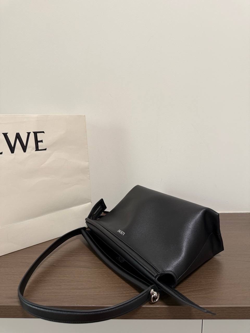 loewe сумка,loewe сумка на плечо,loewe сумка черная женская,сумка,loewe сумка хобо на плечо