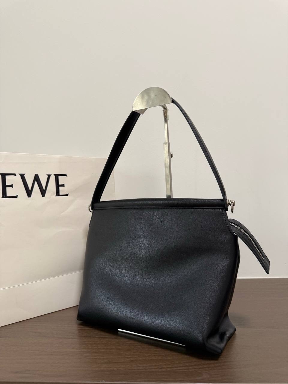 loewe сумка,loewe сумка на плечо,loewe сумка черная женская,сумка,loewe сумка хобо на плечо