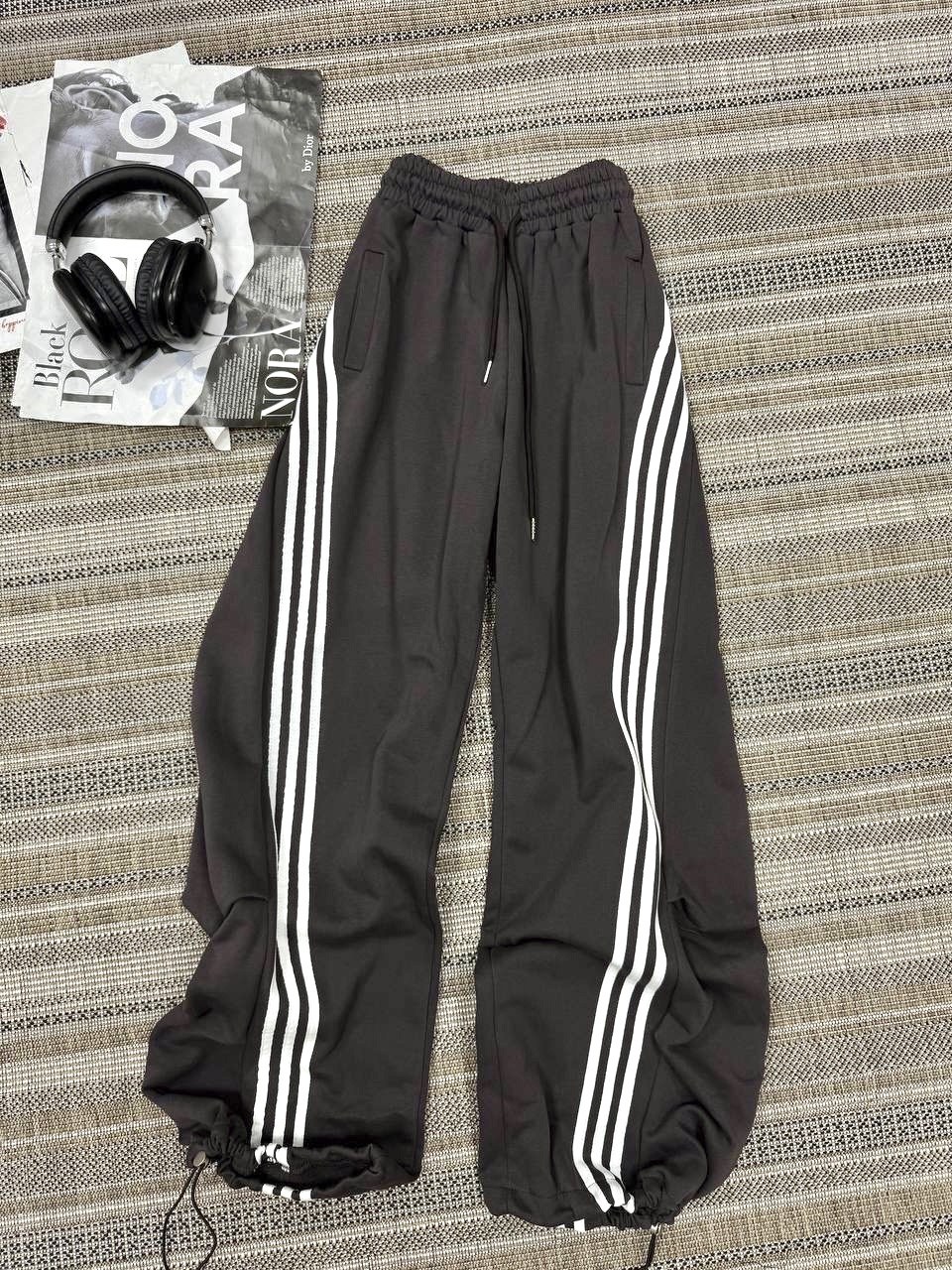 штаны адидас широкие,брюки спортивные,брюки спортивные adidas женские,штаны спортивные широкие оверсайз с лампасами y2k,спортивные штаны широкие оверсайз для танцев