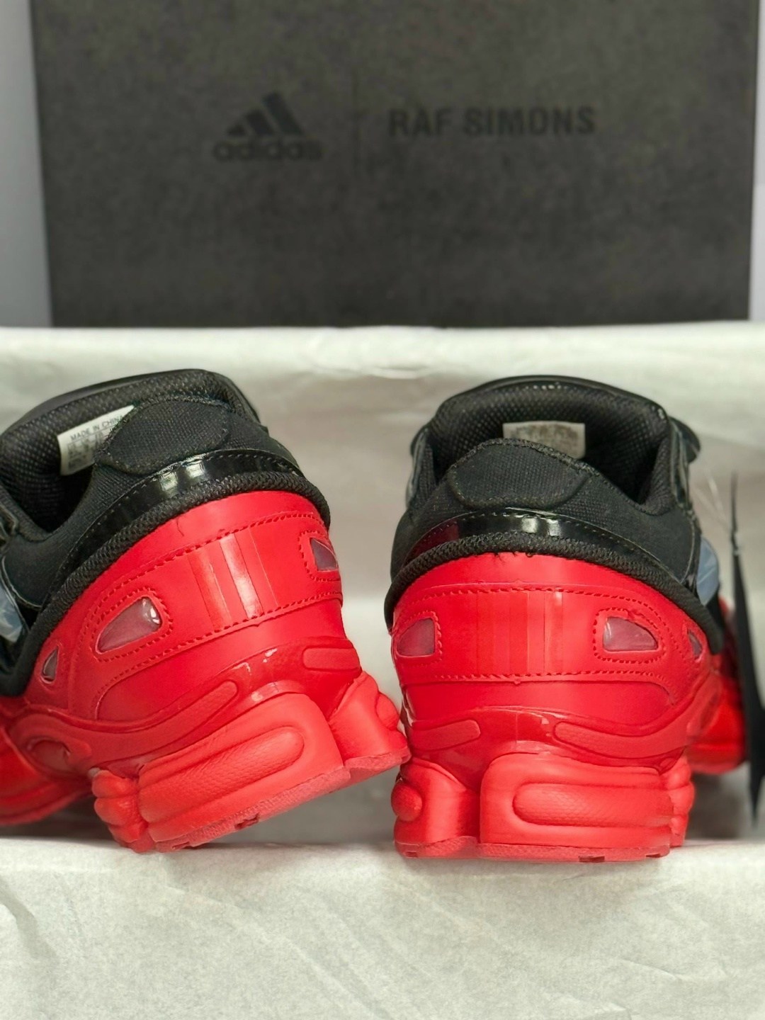 adidas ozweego 3 raf simons black scarlet,raf simons x adidas ozweego iii black red,adidas by raf simons ozweego 3 красные с черным,raf simons adidas ozweego 3,кроссовки adidas raf simons x ozweego 3