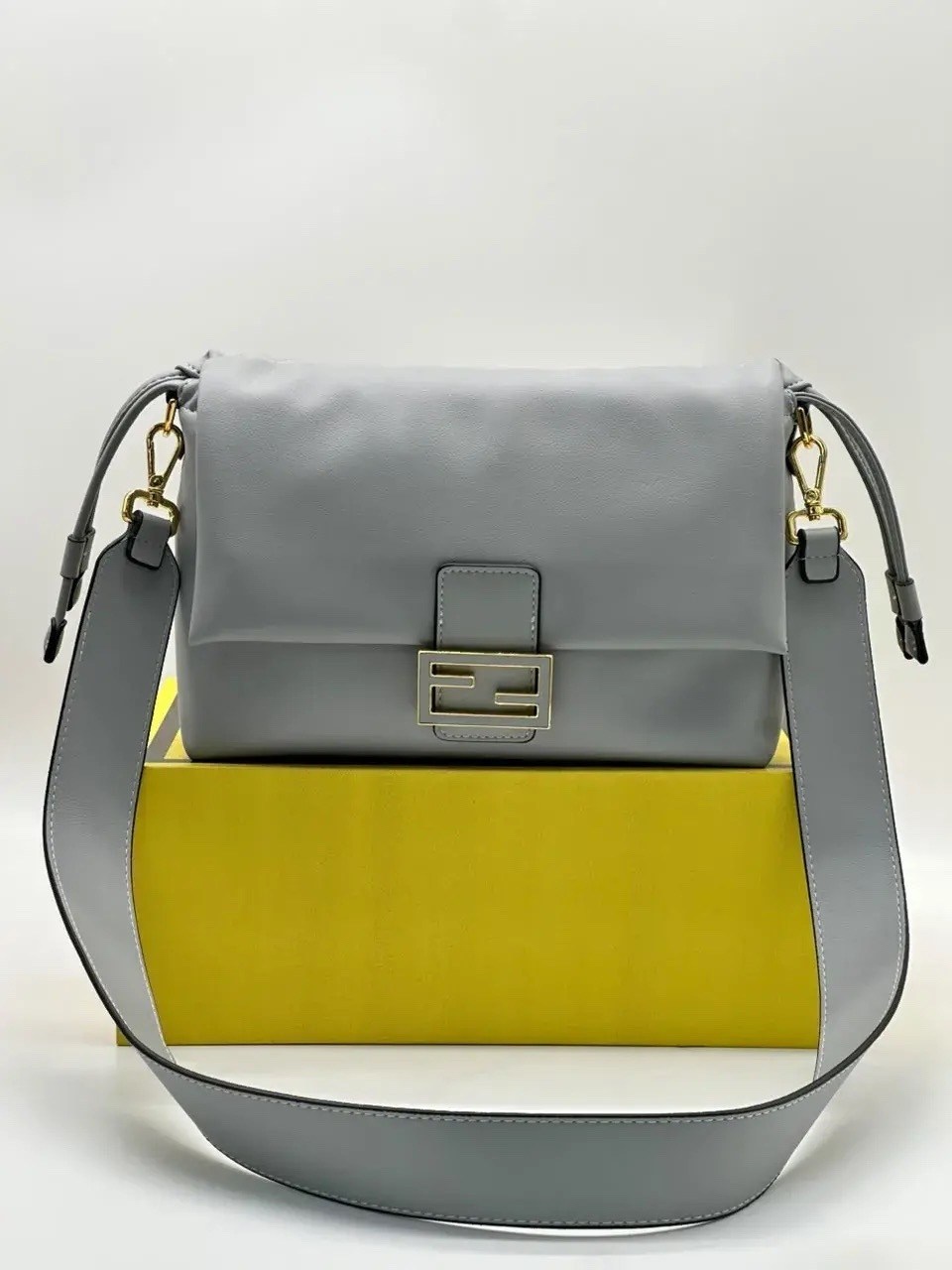 сумка fendi,женская сумка fendi,сумка на плечо fendi,сумка,фенди сумка