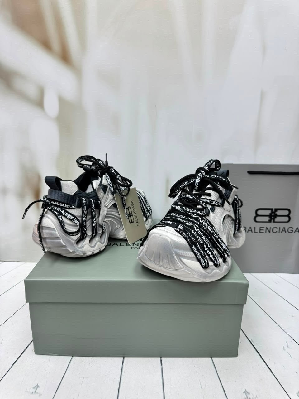 кроссовки 3xl sneaker массивные на шнуровке balenciaga,кроссовки balenciaga,кроссовки balenciaga женские,кроссовки balenciaga 3 xl,женские кроссовки balenciaga track a133933 чёрные