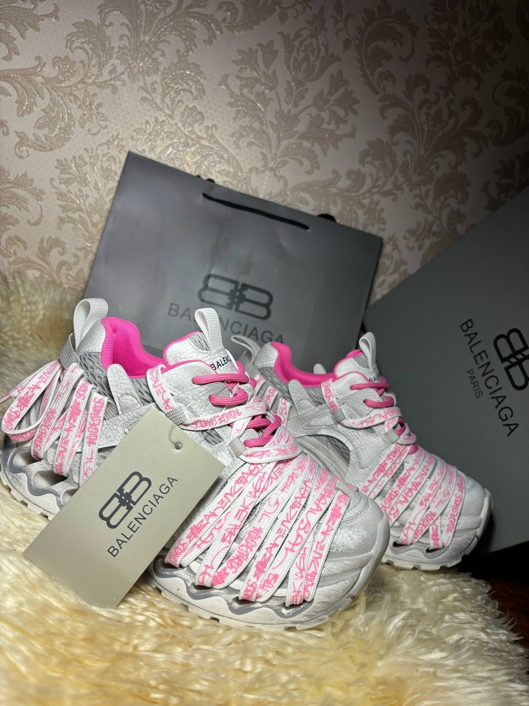 кроссовки женские balenciaga,balenciaga кроссовки,женские кроссовки balenciaga 3xl,кроссовки balenciaga 3xl,женские кроссовки balenciaga 3xl серебристые с розовым