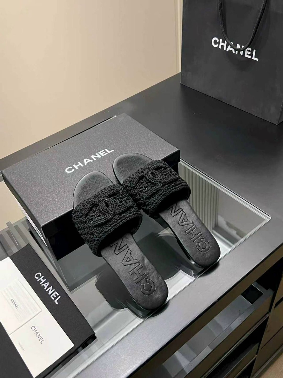 ,шлепанцы chanel,шлепанцы женские,босоножки chanel,тапочки модные