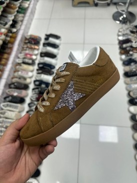 Кроссовки