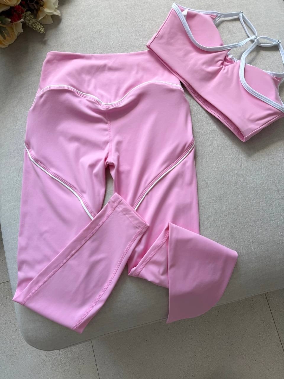 спортивный комплект для йоги,спортивные комплекты,одежда для йоги,спортивные бюстгальтеры,костюм для занятия спортом