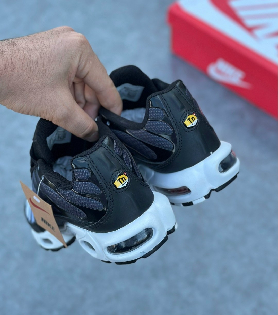 кроссовки nike air max tn plus,nike air max plus tn,кроссовки,кроссовки nike air max plus tn grey black,кроссовки nike air max tn plus ultra белые с серым