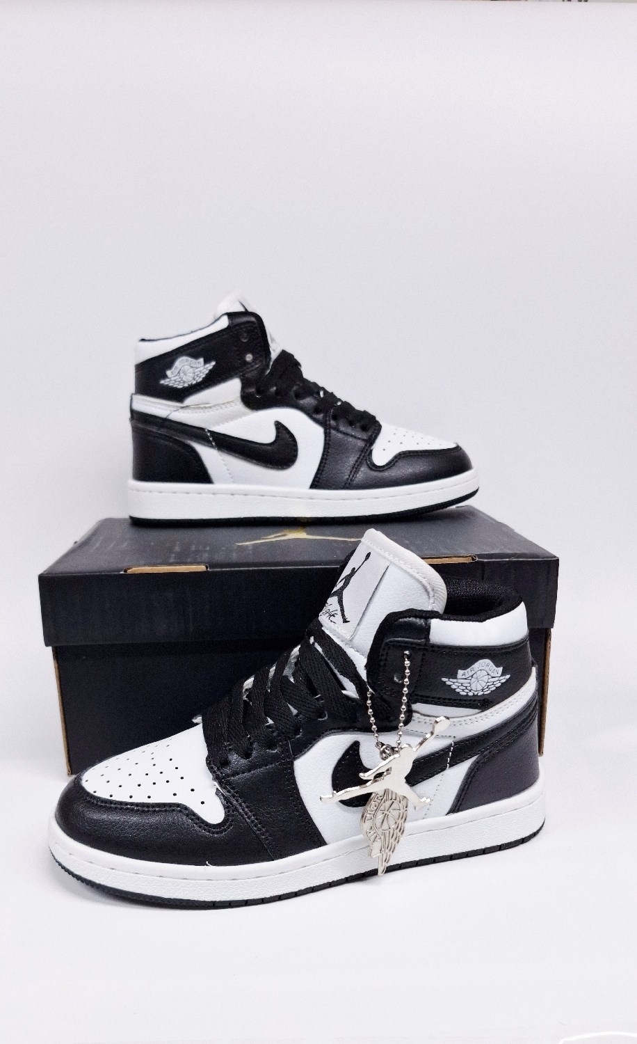 кроссовки nike air jordan 1 retro high,мужские кроссовки nike air jordan 1 retro high,nike air jordan 1 mid,кроссовки nike air jordan 1 retro,nike air jordan 1
