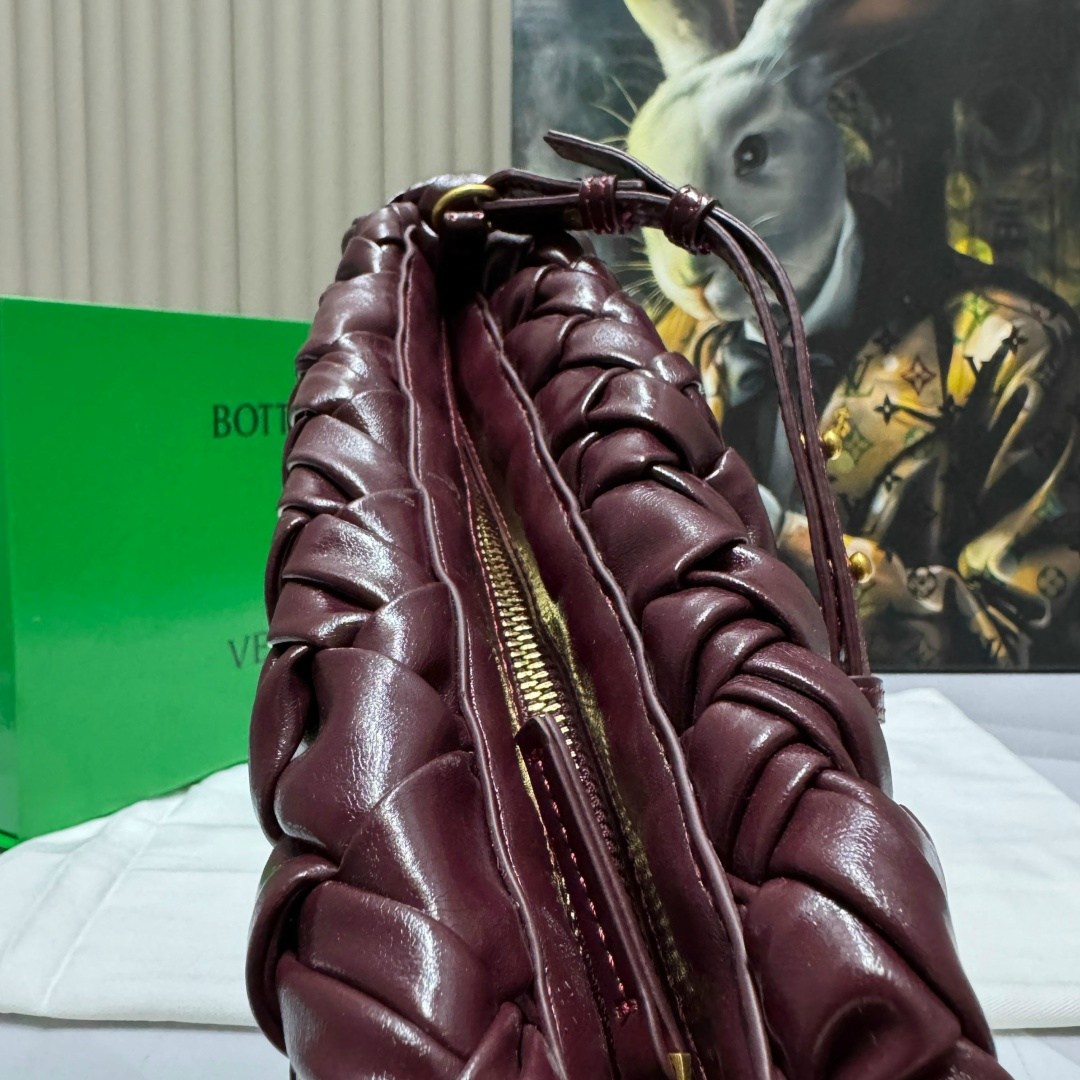 сумка bottega veneta женская,bottega veneta сумка,сумка наплечная бордо bottega veneta,сумка bottega,bottega veneta