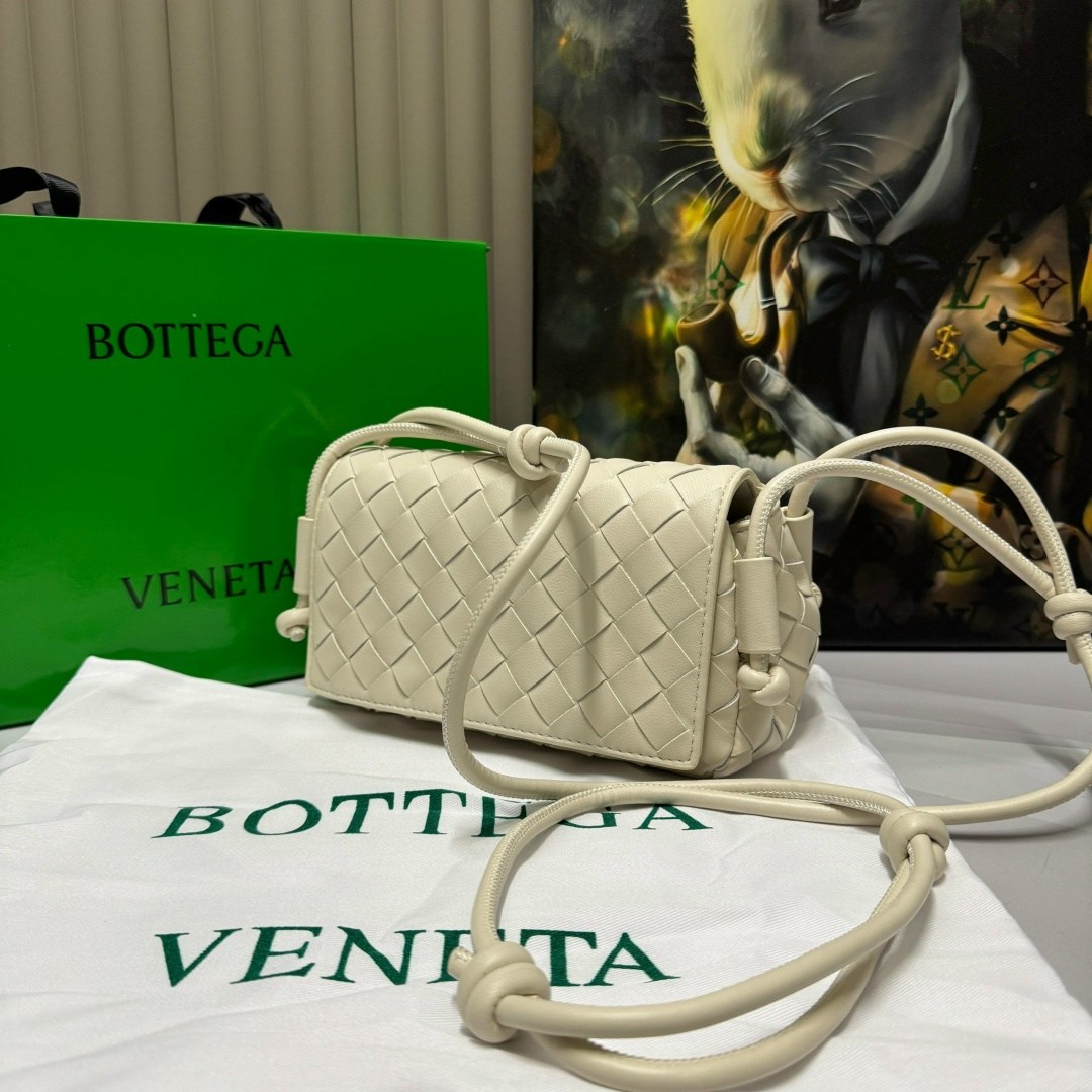 сумка женская bottega veneta,bottega veneta сумка на плечо,сумка bottega veneta,сумка bottega,сумка bottega veneta mini jodie
