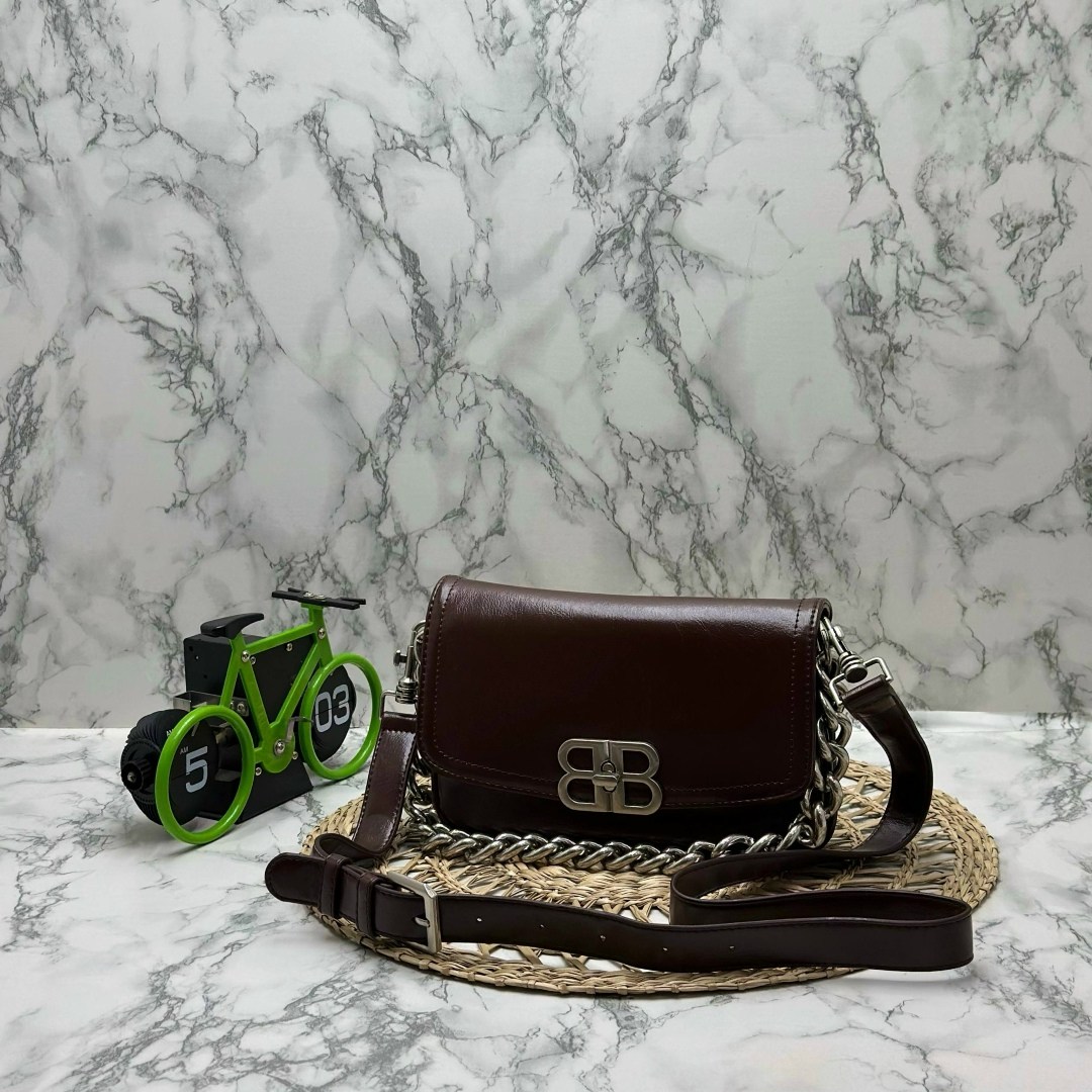 balenciaga сумка на плечо,сумка balenciaga,модная сумка,модная женская сумка,женская сумка