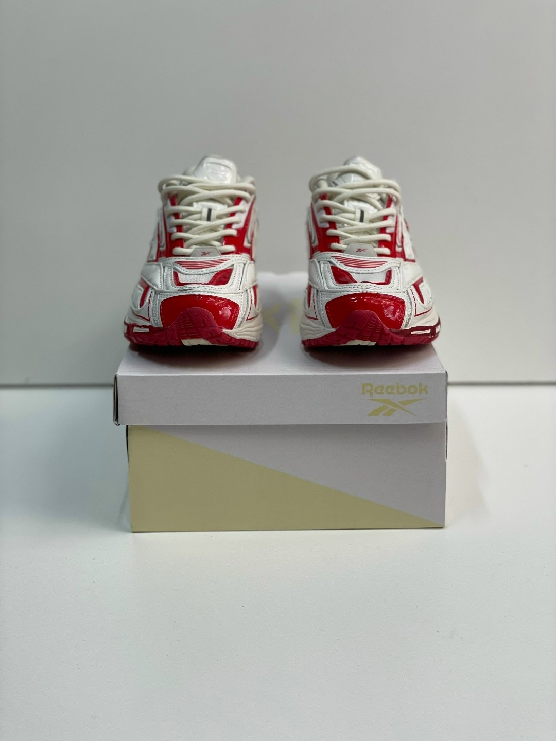 кроссовки мужские balenciaga runner белый красный,кроссовки мужские женские,кроссовки balenciaga,кроссовки reebok,reebok premier road modern