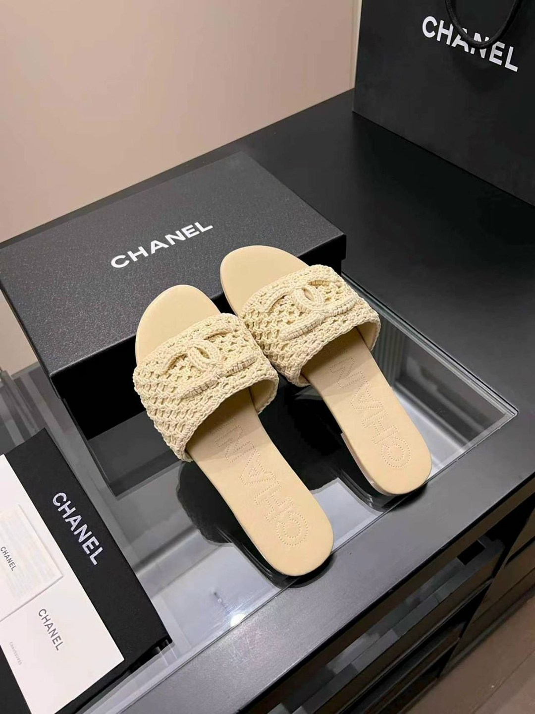 ,шлепанцы chanel,шлепанцы женские,босоножки chanel,тапочки модные