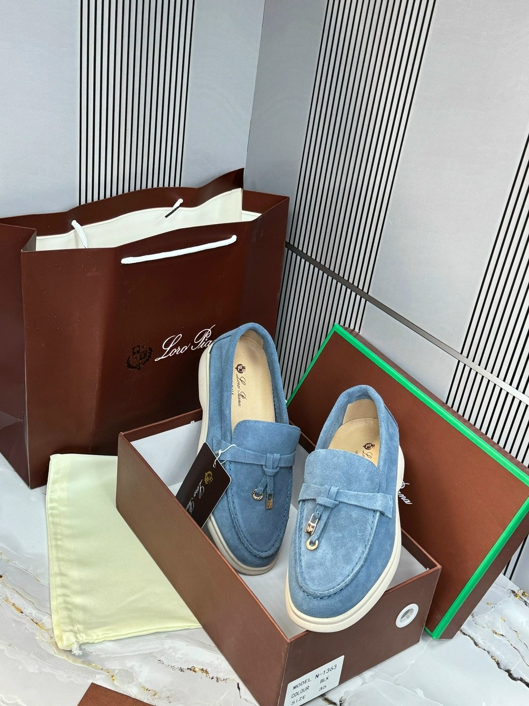 лоферы из натуральной замши loro piana,,лоферы женские loro piana,лоферы loro piana,замшевые мокасины лоро пиано