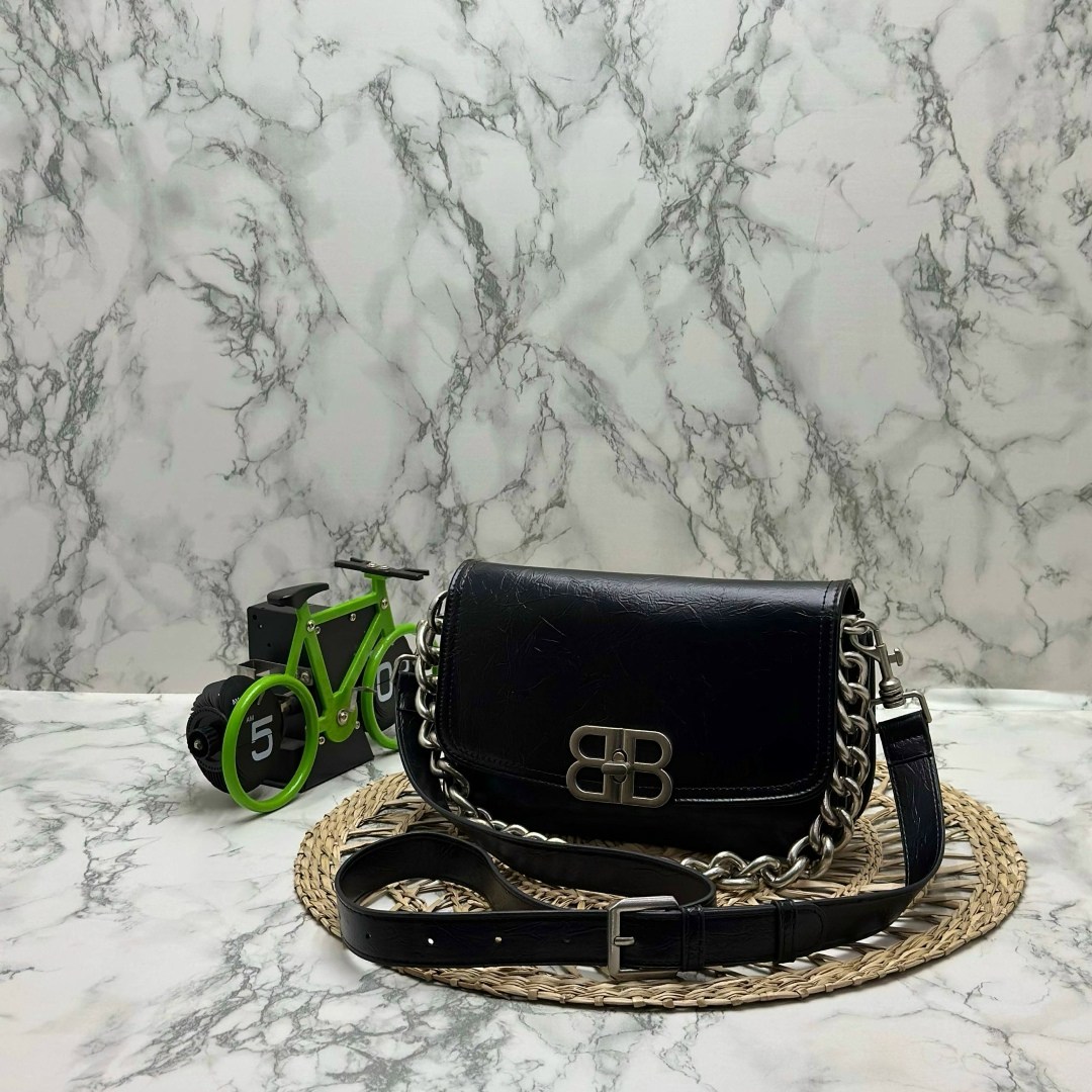 balenciaga сумка на плечо,сумка balenciaga,модная сумка,модная женская сумка,женская сумка