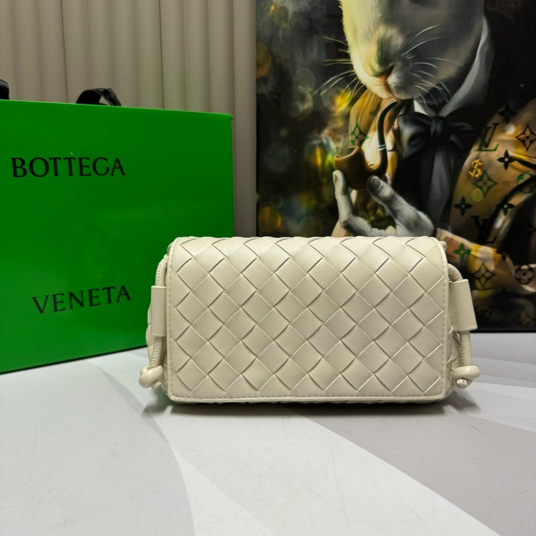 сумка женская bottega veneta,bottega veneta сумка на плечо,сумка bottega veneta,сумка bottega,сумка bottega veneta mini jodie