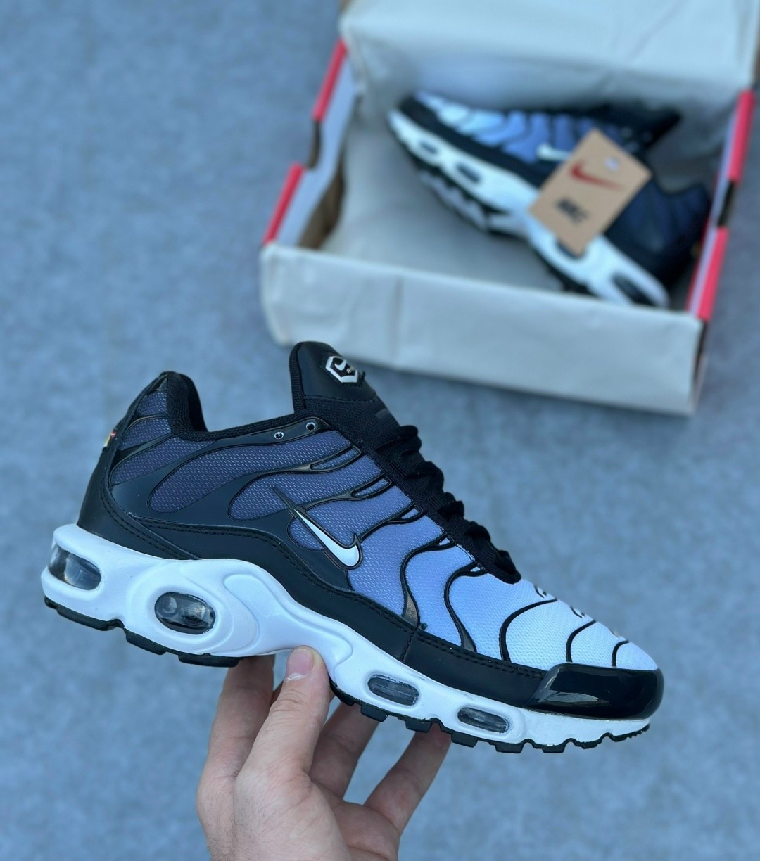 кроссовки nike air max tn plus,nike air max plus tn,кроссовки,кроссовки nike air max plus tn grey black,кроссовки nike air max tn plus ultra белые с серым