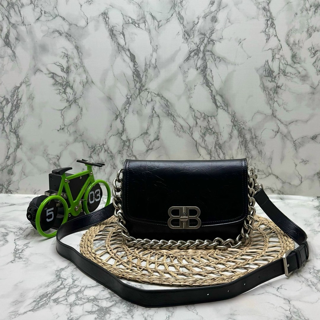 balenciaga сумка на плечо,сумка balenciaga,модная сумка,модная женская сумка,женская сумка