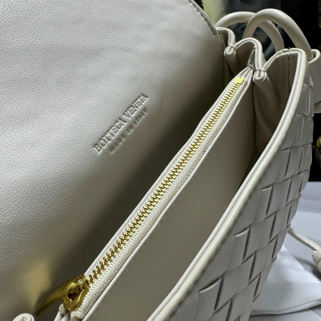сумка женская bottega veneta,bottega veneta сумка на плечо,сумка bottega veneta,сумка bottega,сумка bottega veneta mini jodie