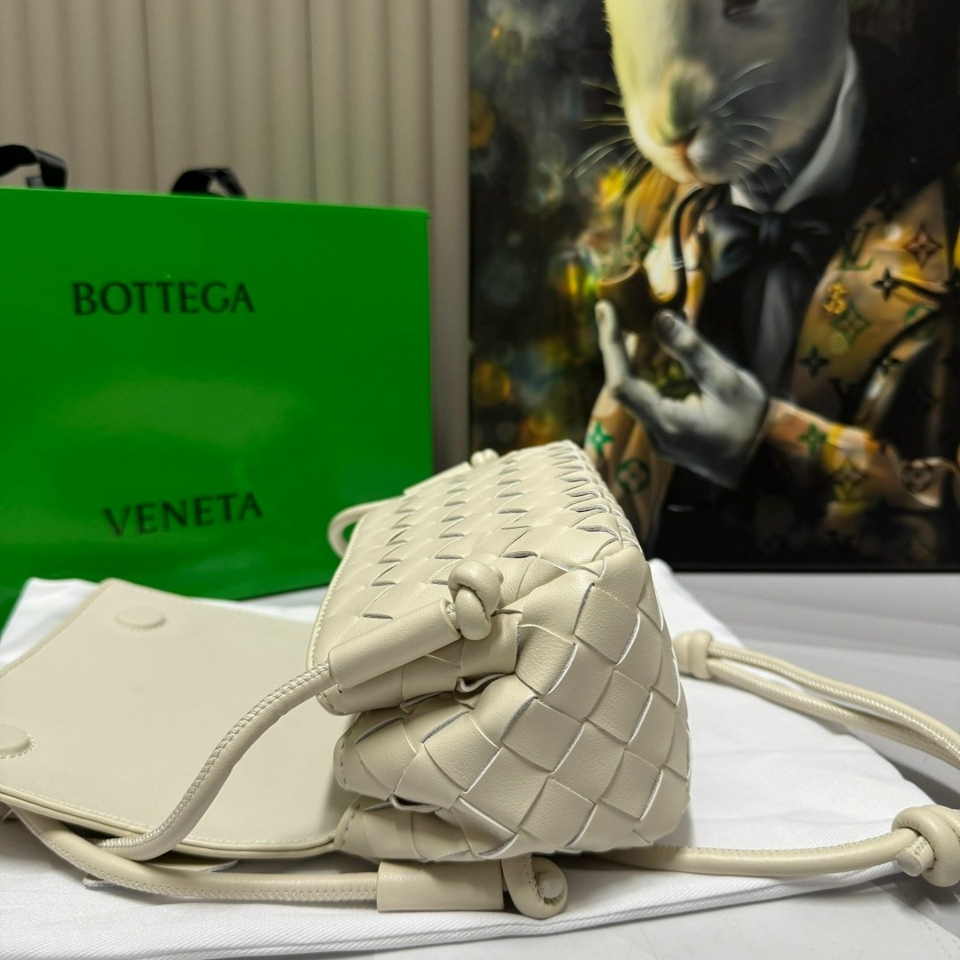 сумка женская bottega veneta,bottega veneta сумка на плечо,сумка bottega veneta,сумка bottega,сумка bottega veneta mini jodie
