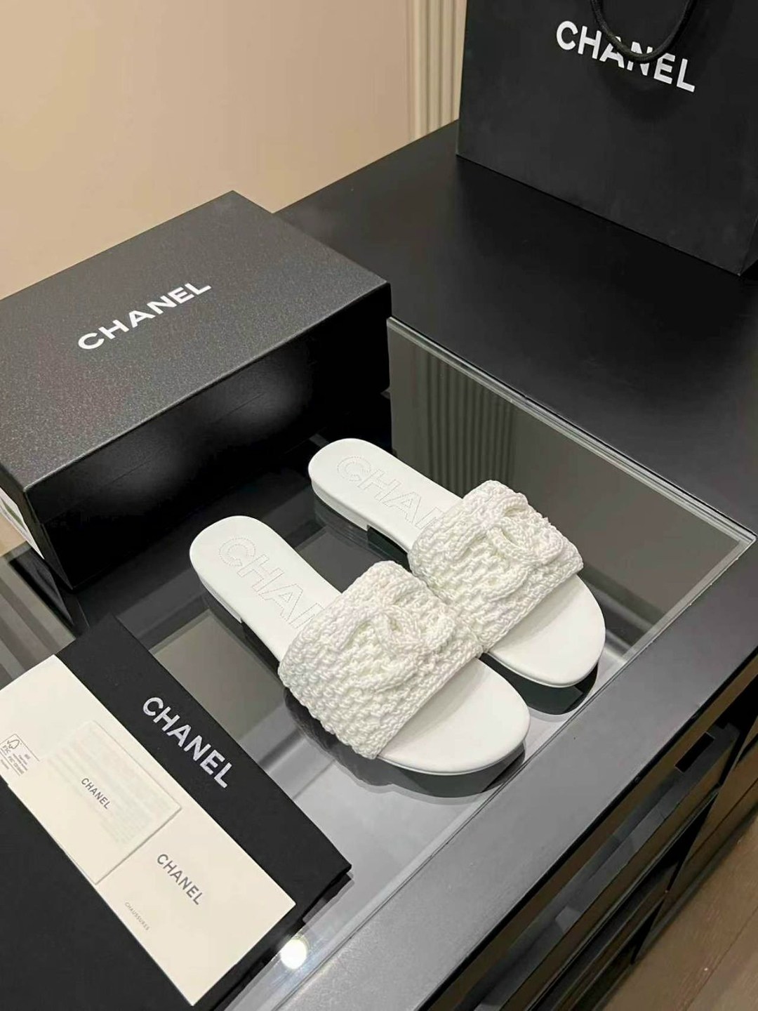 ,шлепанцы chanel,шлепанцы женские,босоножки chanel,тапочки модные