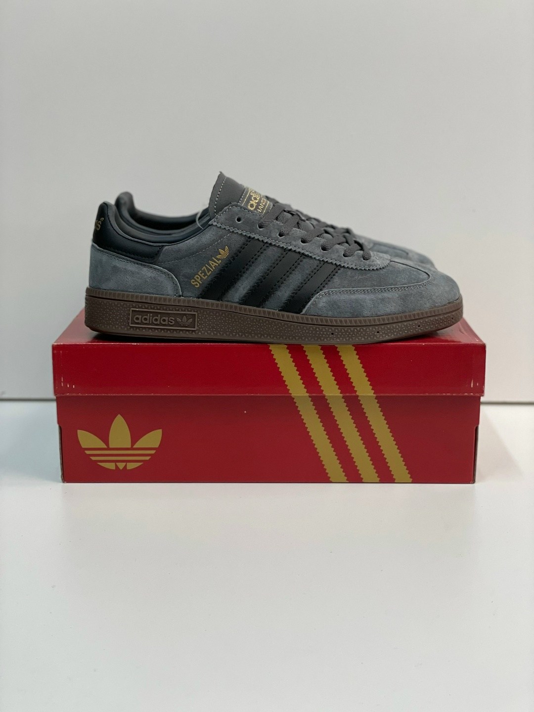 кроссовки adidas spezial спортивные кеды для бега adidas цвет серый черный,кроссовки adidas spezial,adidas spezial grey,adidas handball spezial,кроссовки adidas