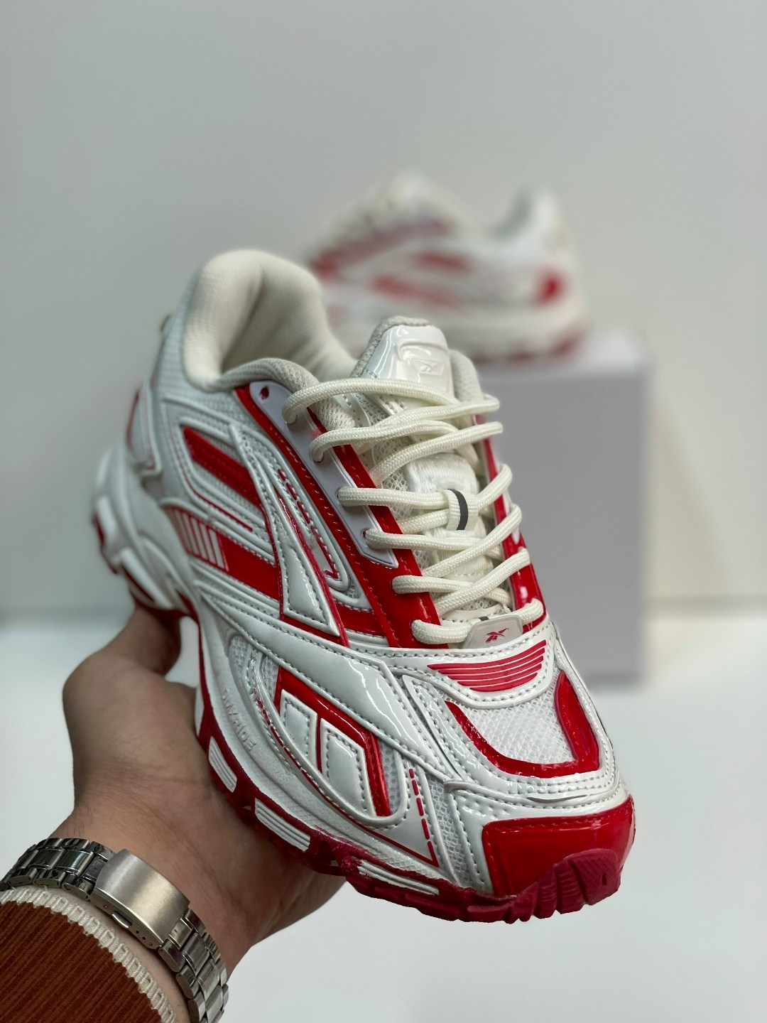 кроссовки мужские balenciaga runner белый красный,кроссовки мужские женские,кроссовки balenciaga,кроссовки reebok,reebok premier road modern