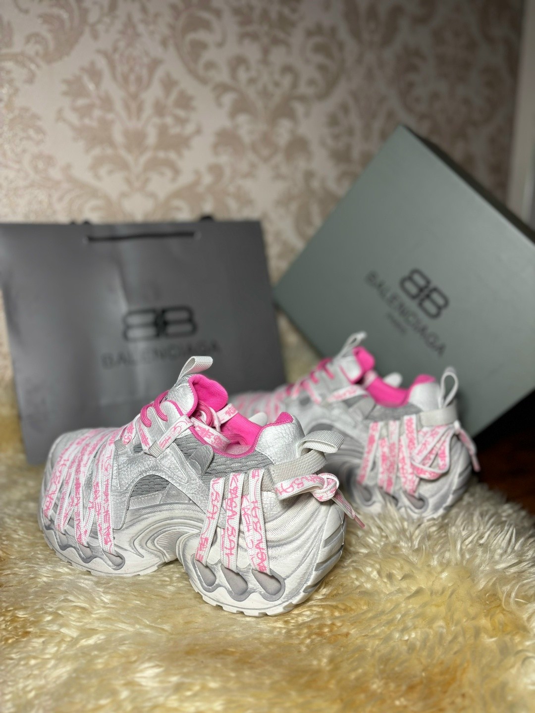 кроссовки женские balenciaga,balenciaga кроссовки,женские кроссовки balenciaga 3xl,кроссовки balenciaga 3xl,женские кроссовки balenciaga 3xl серебристые с розовым