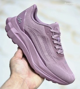 Кроссовки