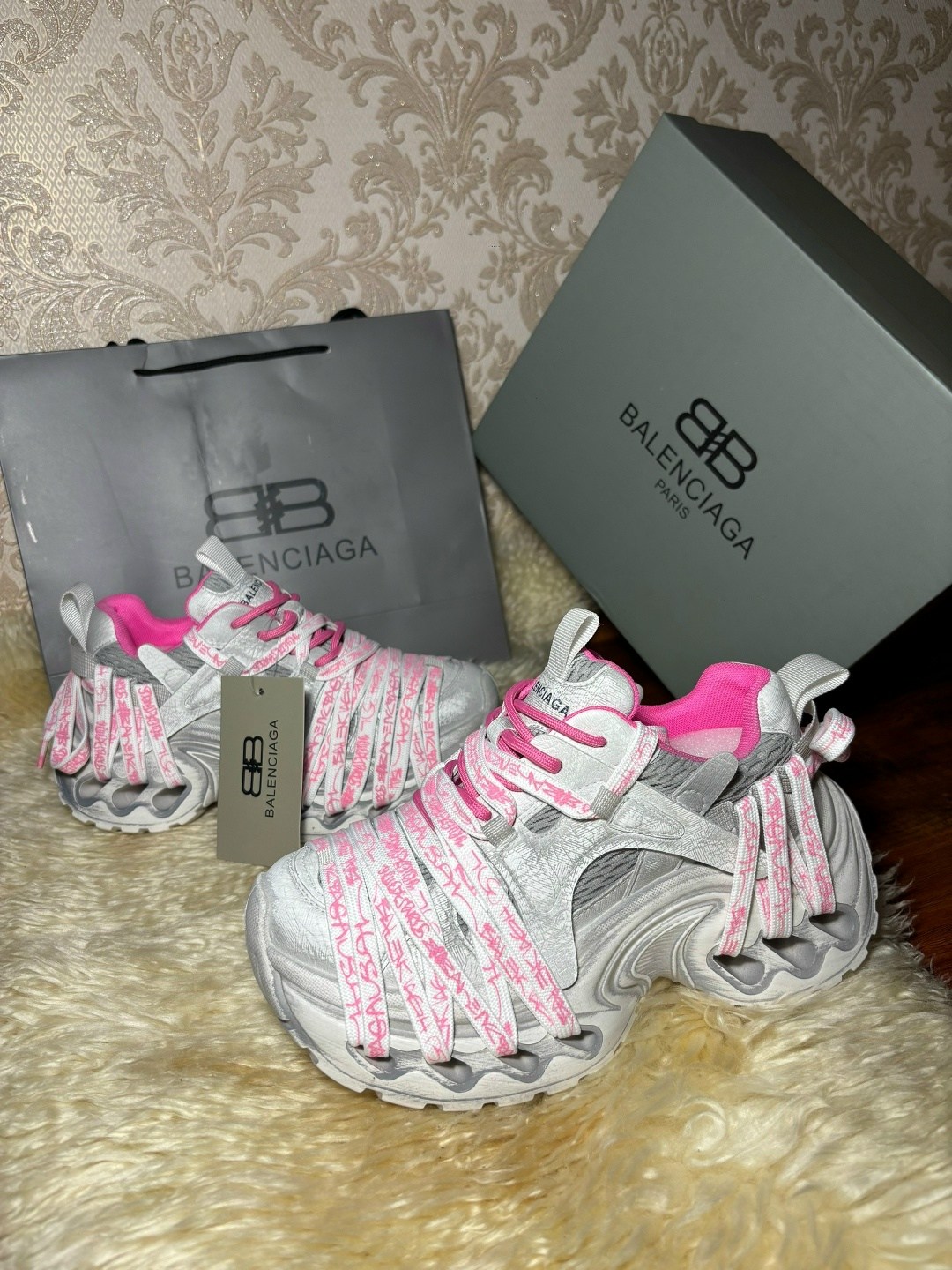кроссовки женские balenciaga,balenciaga кроссовки,женские кроссовки balenciaga 3xl,кроссовки balenciaga 3xl,женские кроссовки balenciaga 3xl серебристые с розовым