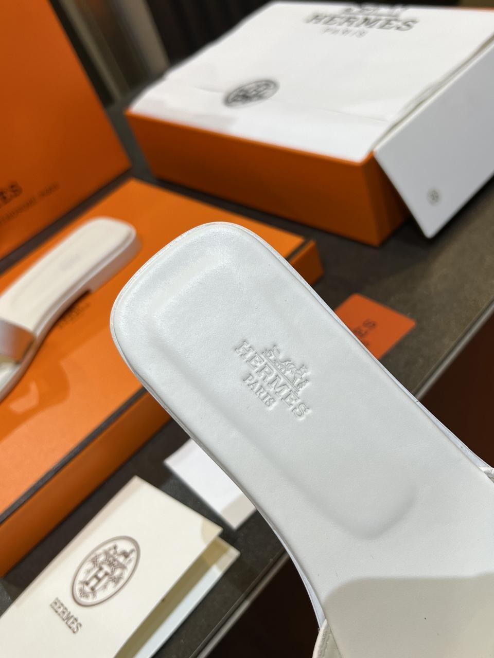 шлепки hermes женские,шлёпанцы hermes,шлепки hermes oran,женские кожаные шлепки hermes oran коричневые,шлепки hermes
