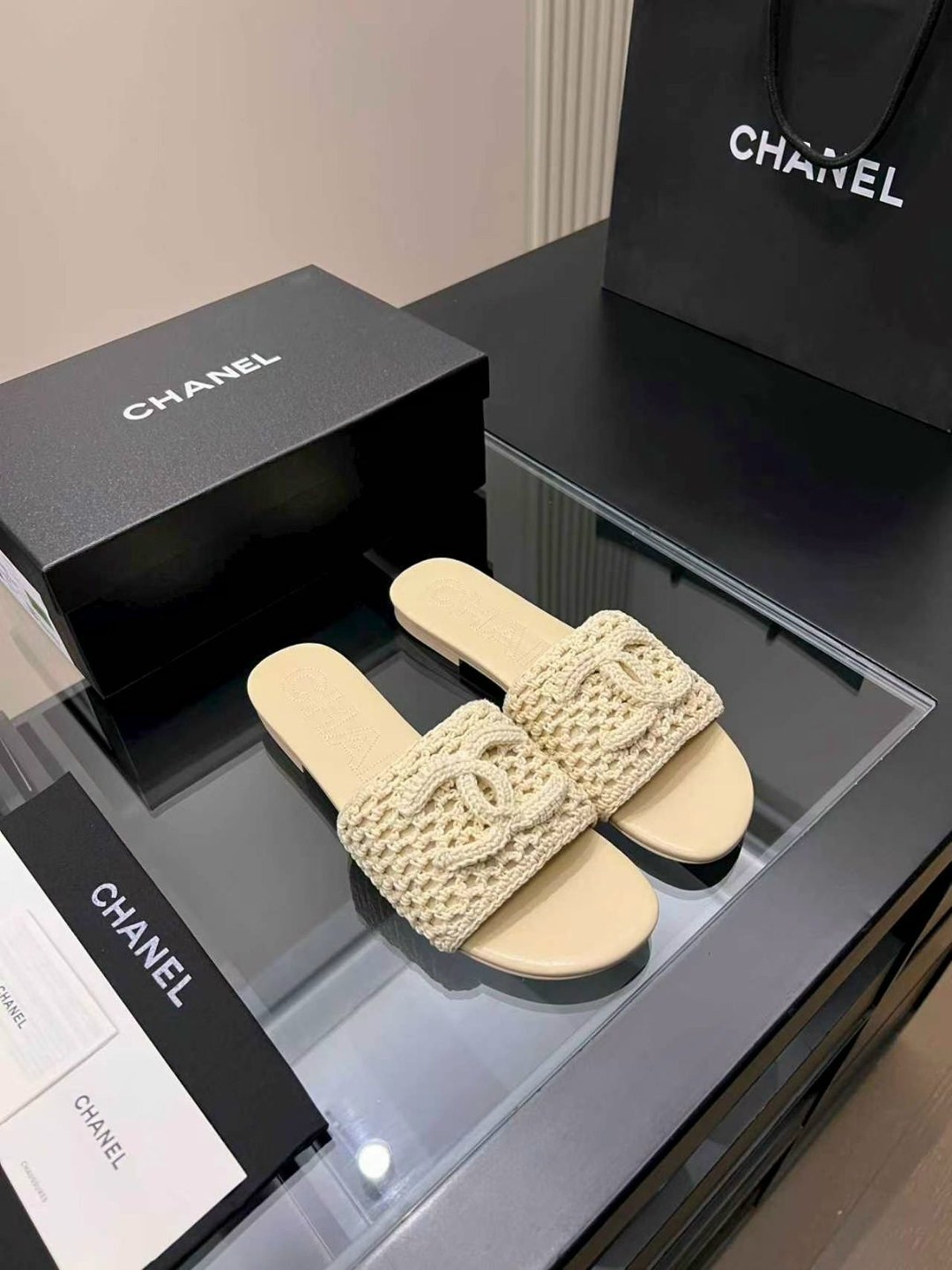 ,шлепанцы chanel,шлепанцы женские,босоножки chanel,тапочки модные