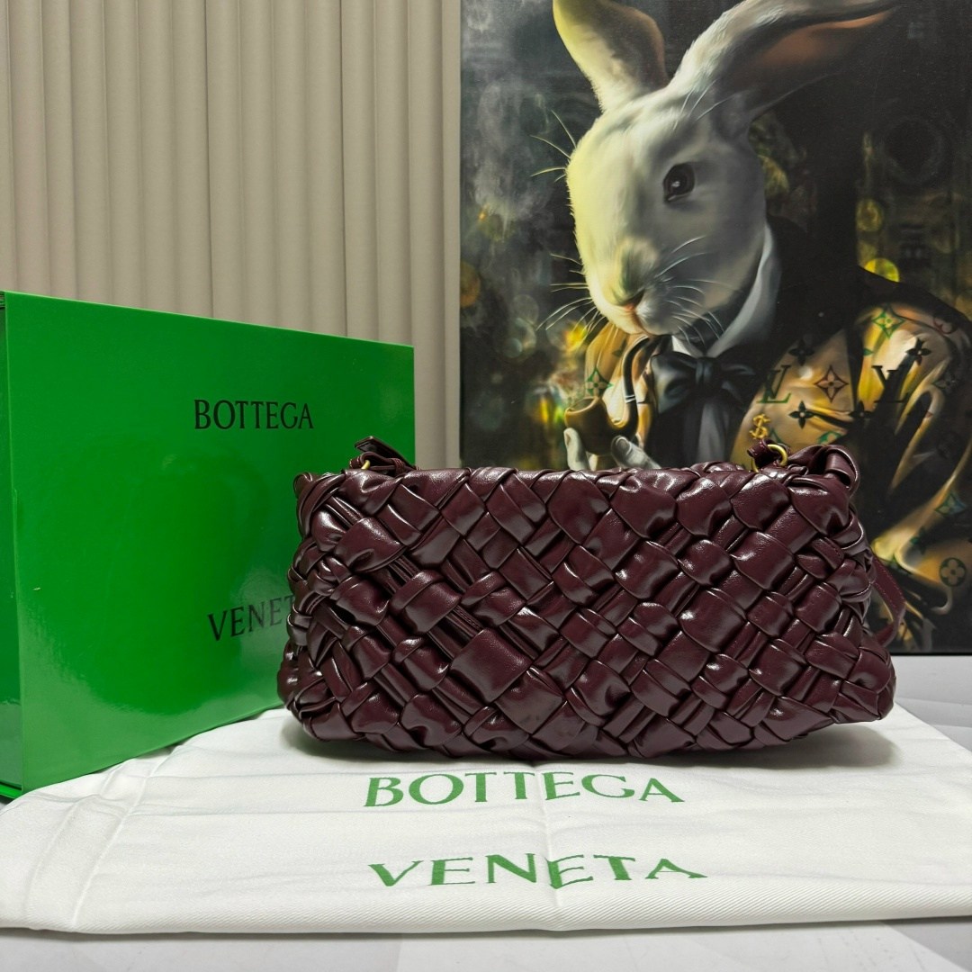 сумка bottega veneta женская,bottega veneta сумка,сумка наплечная бордо bottega veneta,сумка bottega,bottega veneta