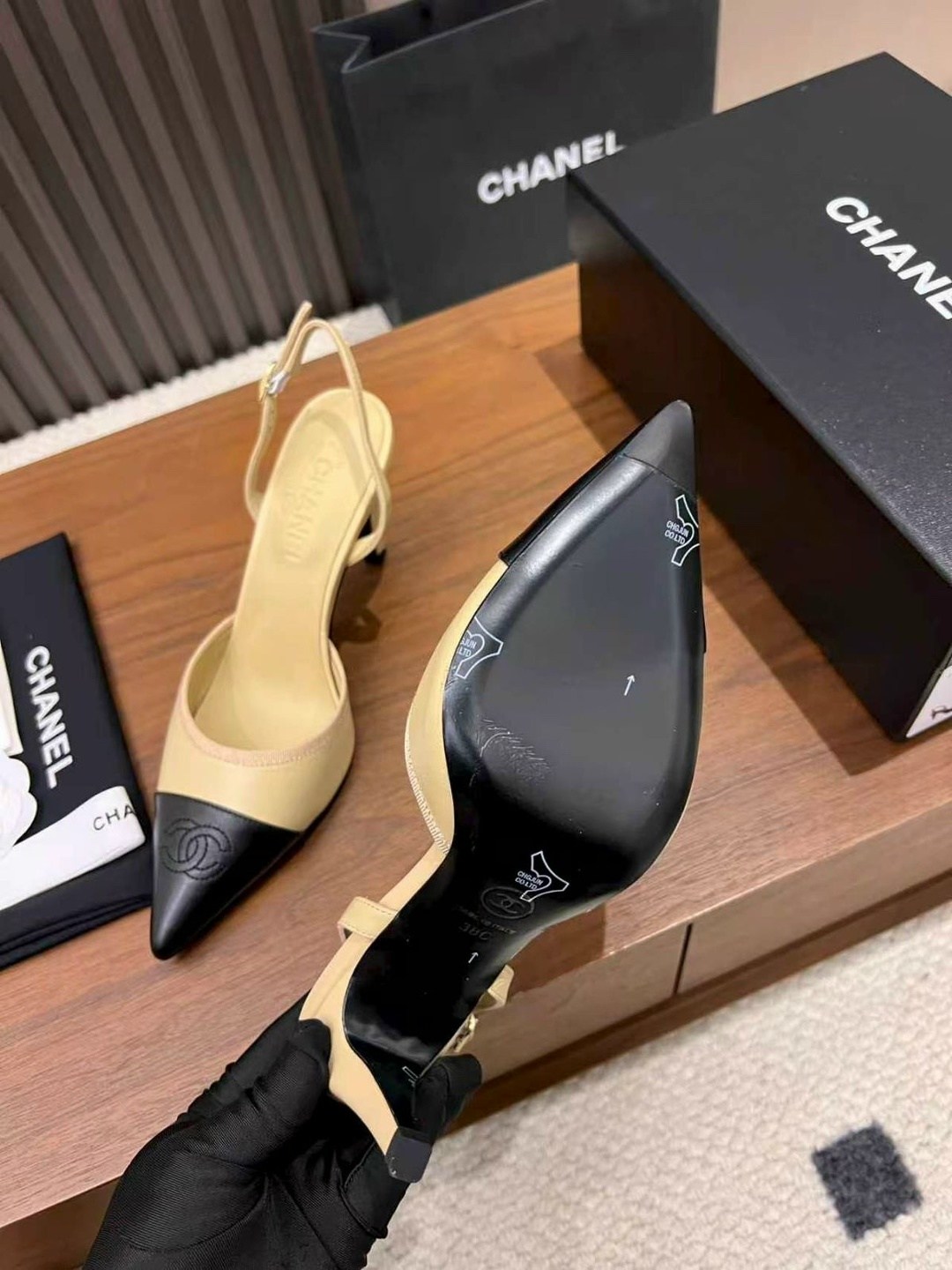 босоножки шанель бежевые,босоножки chanel,туфли chanel,шанель туфли и босоножки,черно бежевые туфли шанель