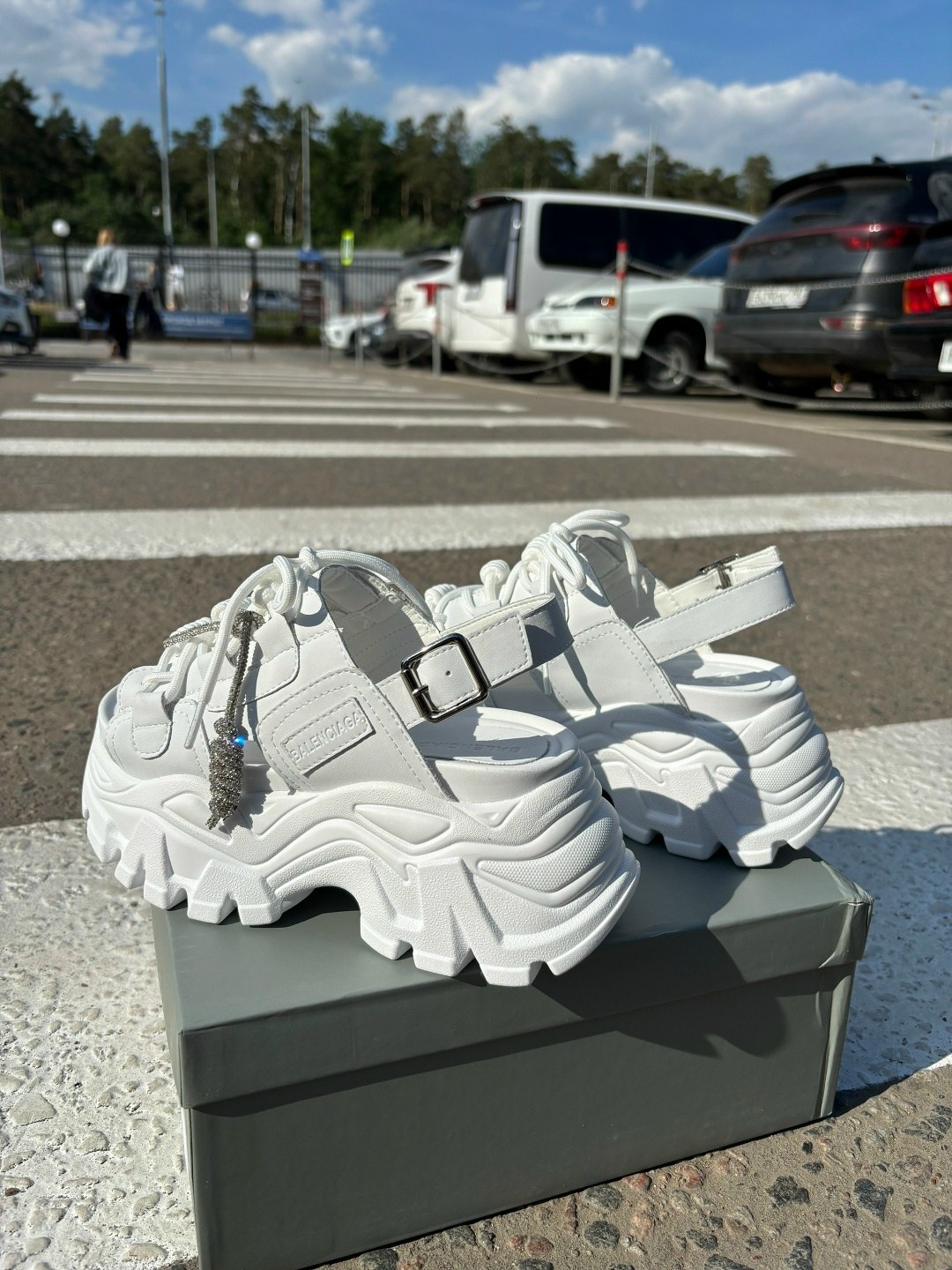 сандалии balenciaga,босоножки balenciaga,кроссовки женские balenciaga,босоножки баленсиага balenciaga,сандалии balenciaga женские