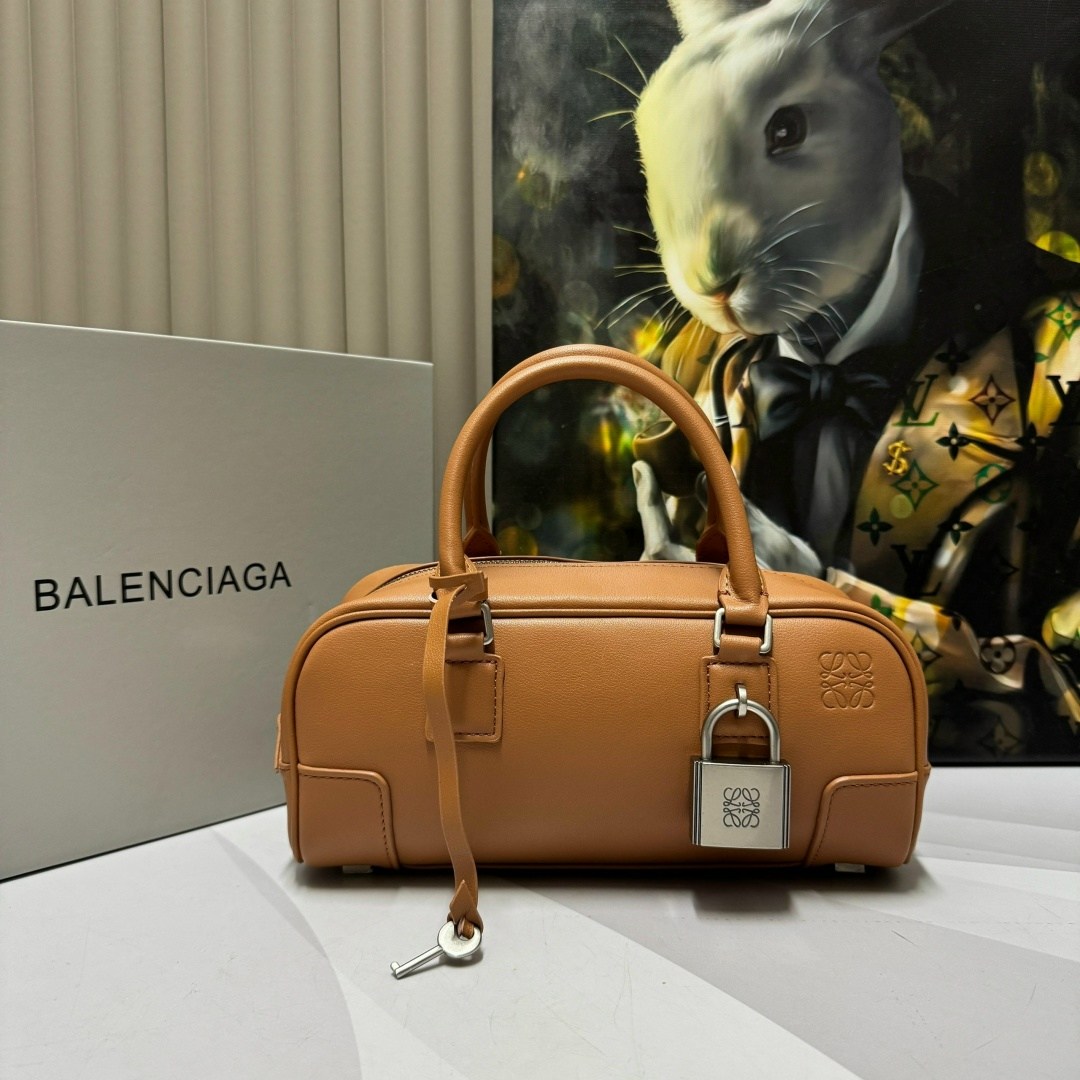 сумка,модная сумка,женская сумка,сумки loewe,брендовая женская сумка