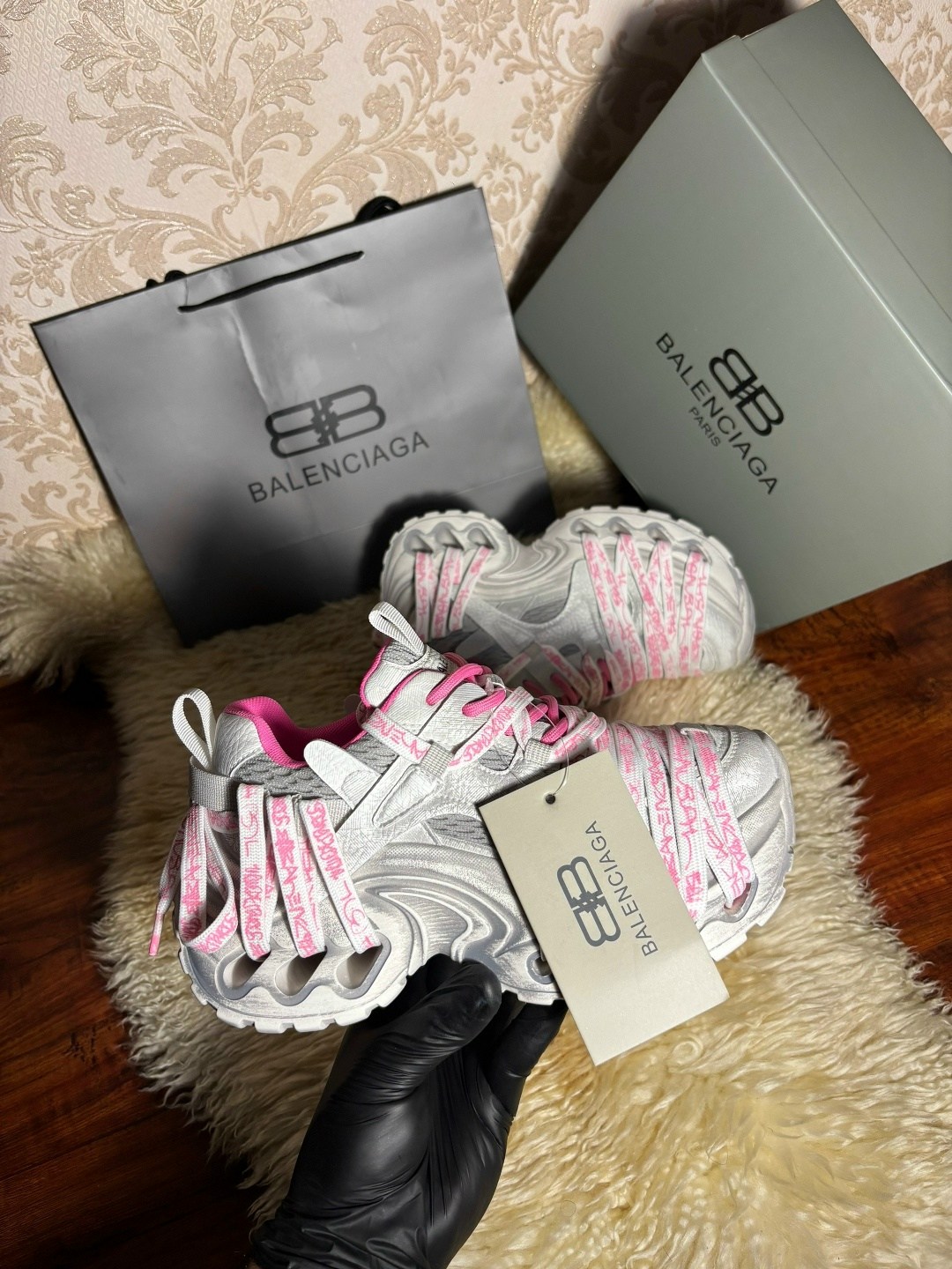 кроссовки женские balenciaga,balenciaga кроссовки,женские кроссовки balenciaga 3xl,кроссовки balenciaga 3xl,женские кроссовки balenciaga 3xl серебристые с розовым