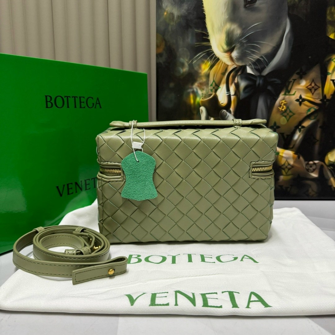 сумка bottega veneta,косметичка bottega veneta,сумка через плечо из натуральной кожи vanity bottega veneta черный,сумка женская bottega veneta,сумка-коробка из натуральной кожи bottega veneta