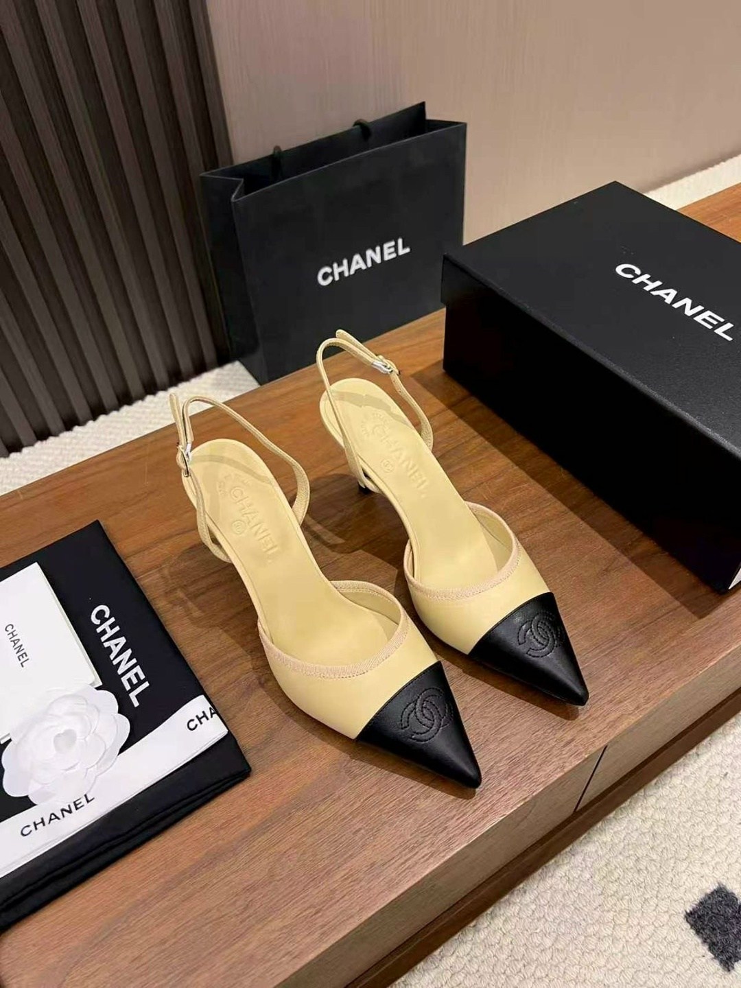 босоножки шанель бежевые,босоножки chanel,туфли chanel,шанель туфли и босоножки,черно бежевые туфли шанель