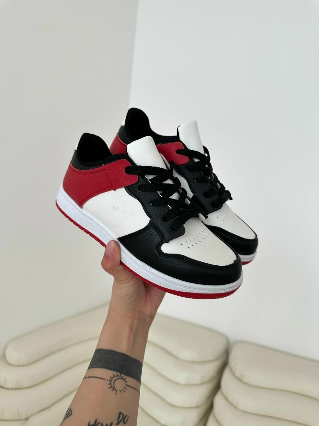 кроссовки женскиe,кроссовки женские nike,кроссовки,кроссовки женские nike air jordan 1,кроссовки для женщин