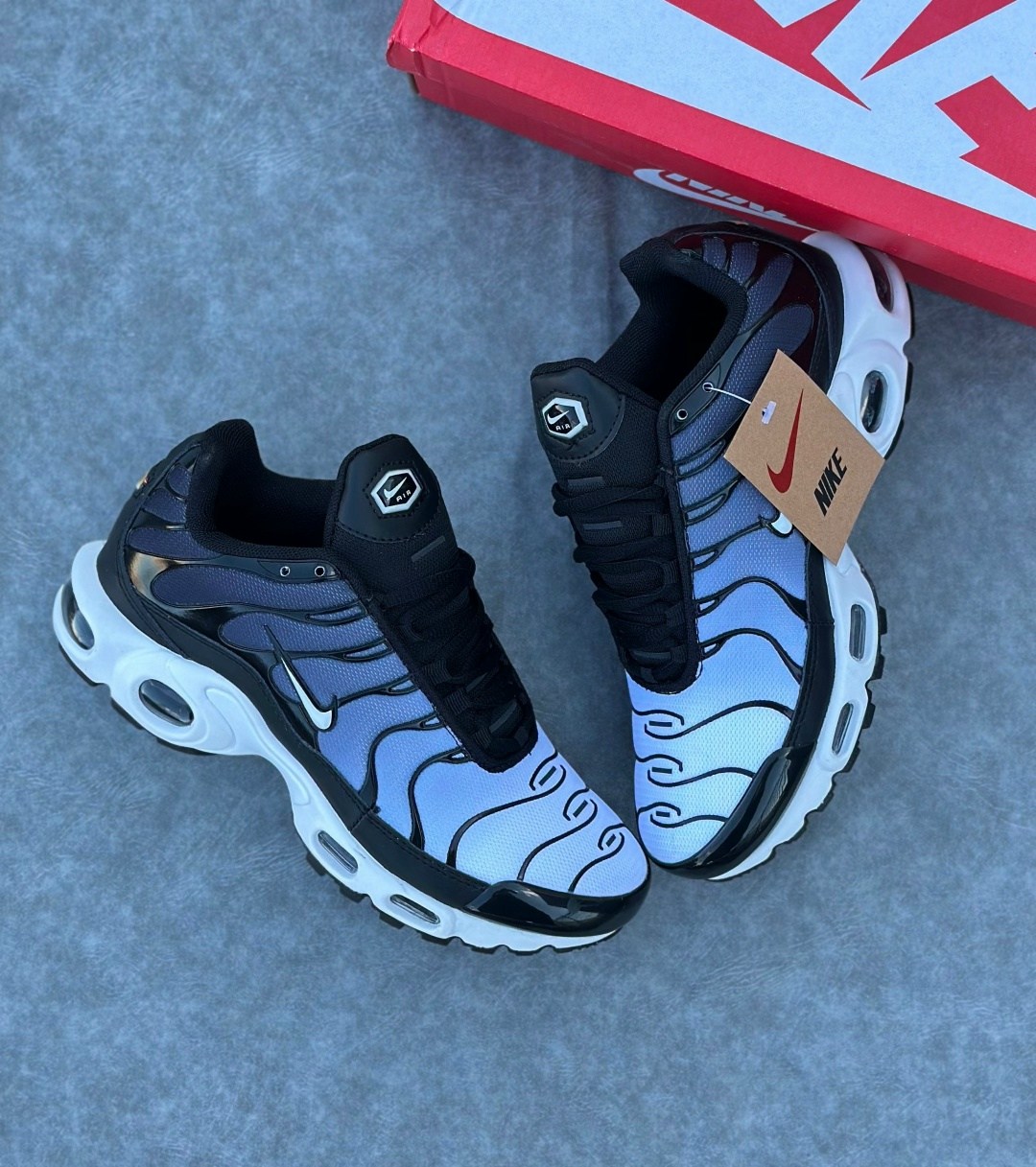 кроссовки nike air max tn plus,nike air max plus tn,кроссовки,кроссовки nike air max plus tn grey black,кроссовки nike air max tn plus ultra белые с серым
