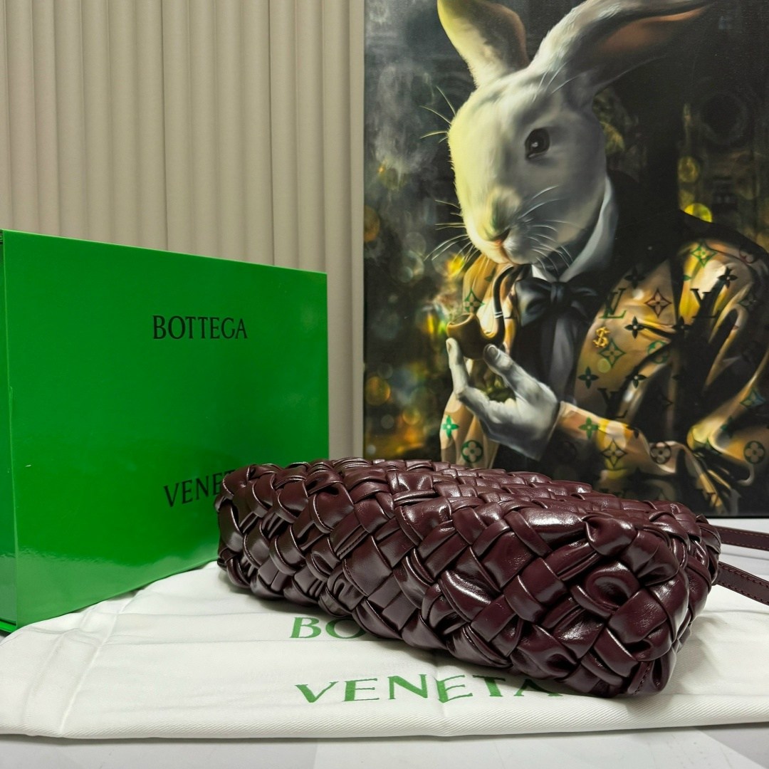 сумка bottega veneta женская,bottega veneta сумка,сумка наплечная бордо bottega veneta,сумка bottega,bottega veneta