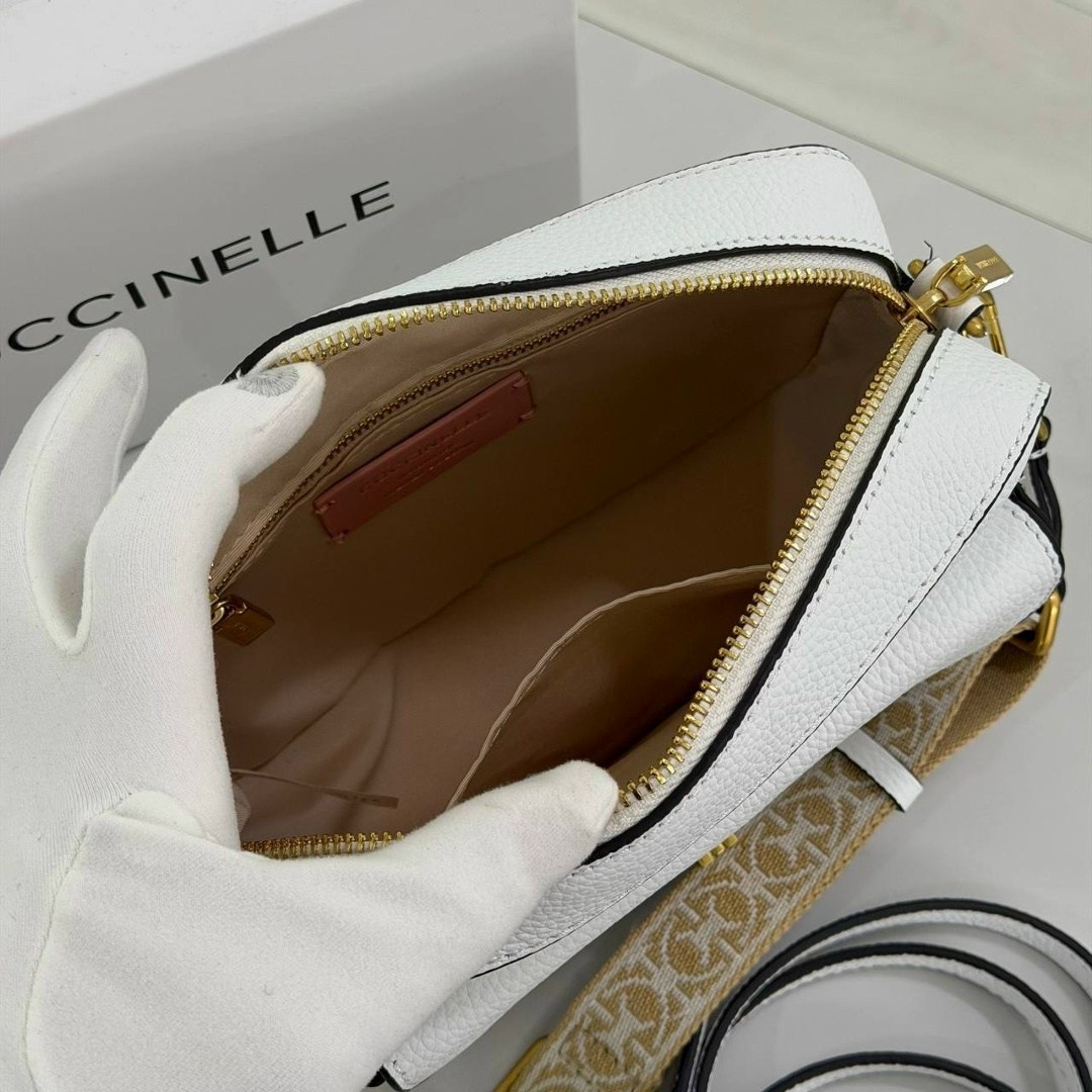 сумка coccinelle,сумка из натуральной кожи через плечо coccinelle,сумка через плечо coccinelle,женская сумка из натуральной кожи через плечо коричневый цвет coccinelle,coccinelle сумка женская