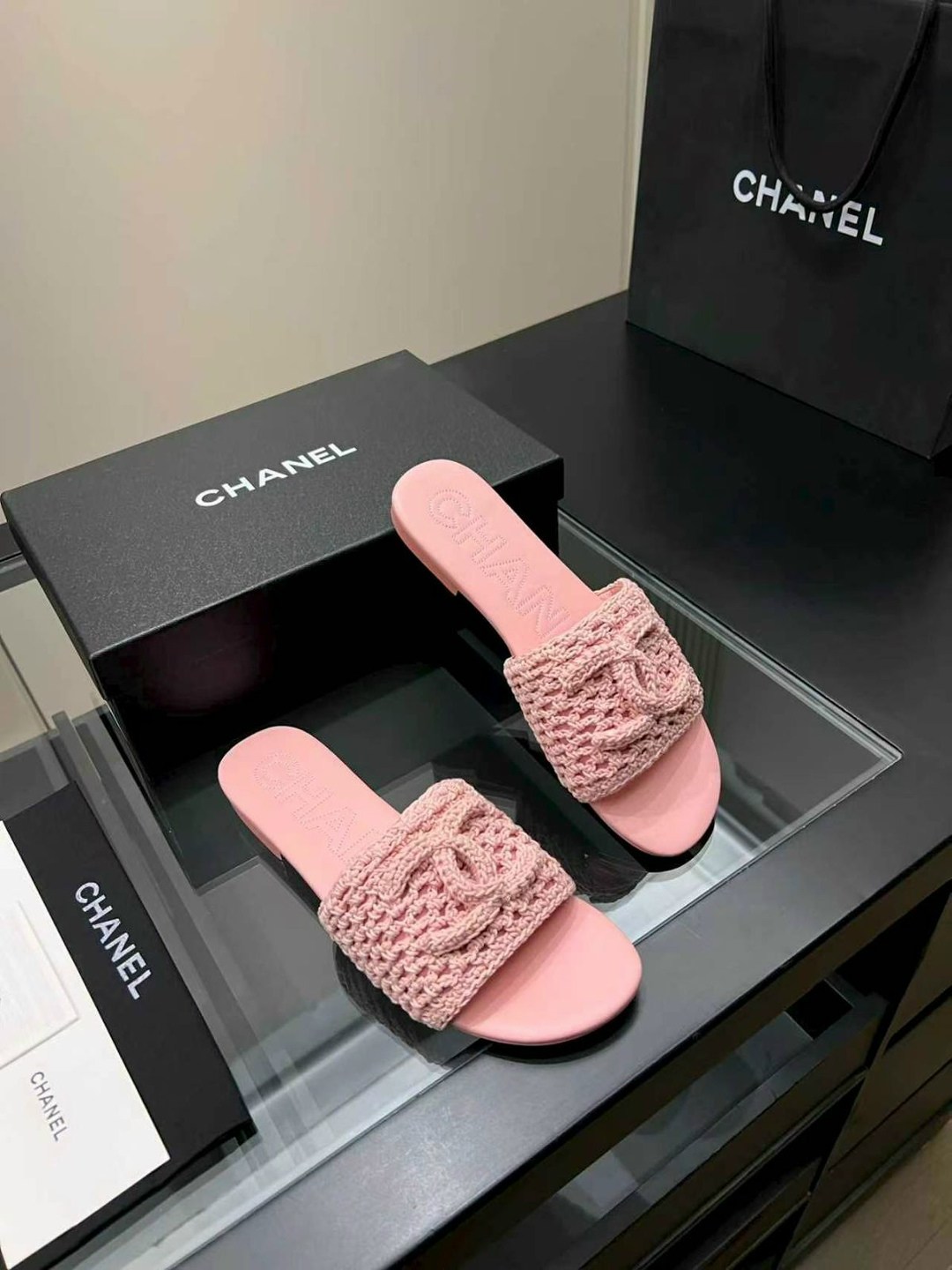 ,шлепанцы chanel,шлепанцы женские,босоножки chanel,тапочки модные