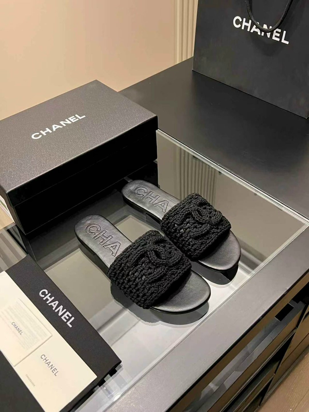 ,шлепанцы chanel,шлепанцы женские,босоножки chanel,тапочки модные